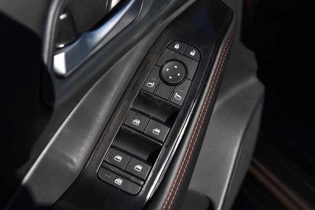 Nissan Rogue Vehicle Full-screen Gallery Image 9