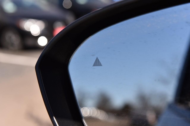 Nissan Rogue Vehicle Full-screen Gallery Image 11