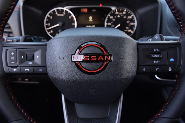 Nissan Rogue Vehicle Full-screen Gallery Image 22