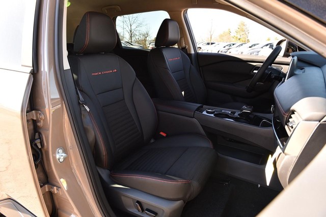 Nissan Rogue Vehicle Full-screen Gallery Image 24