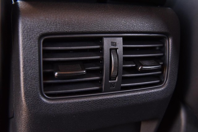 Nissan Rogue Vehicle Full-screen Gallery Image 26