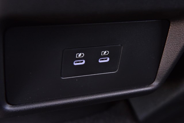 Nissan Rogue Vehicle Full-screen Gallery Image 27