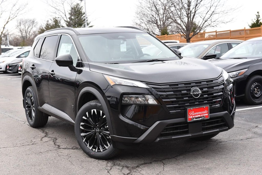 Nissan Rogue Vehicle Full-screen Gallery Image 2