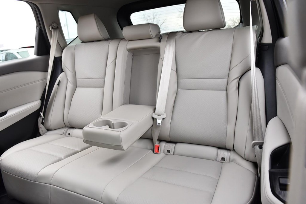 Nissan Rogue Vehicle Full-screen Gallery Image 25