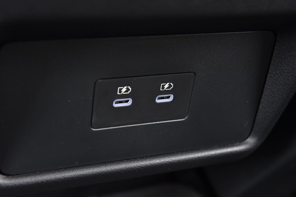 Nissan Rogue Vehicle Full-screen Gallery Image 27