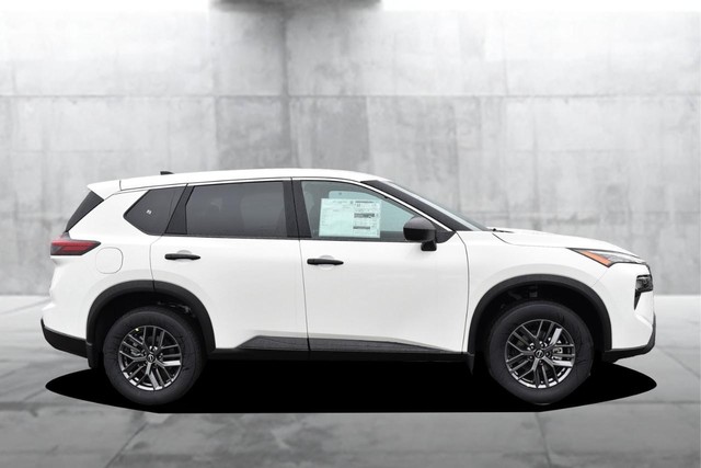 Nissan Rogue Vehicle Image 05