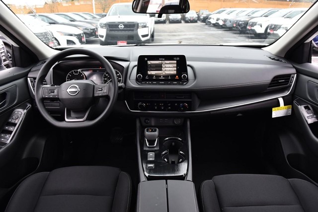 Nissan Rogue Vehicle Image 08