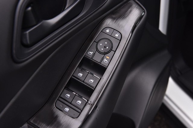 Nissan Rogue Vehicle Image 09