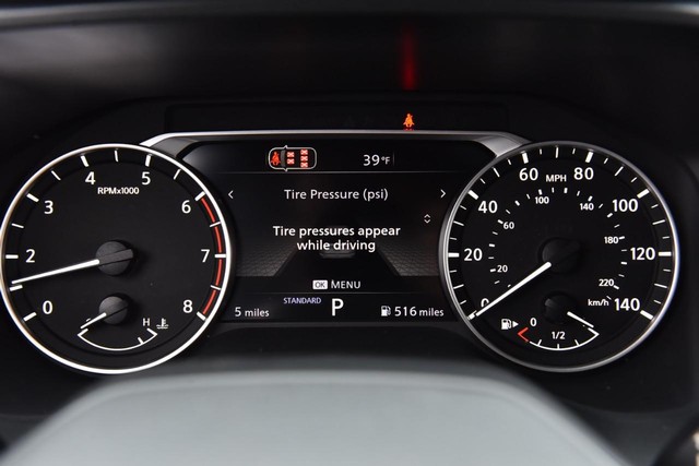 Nissan Rogue Vehicle Image 12