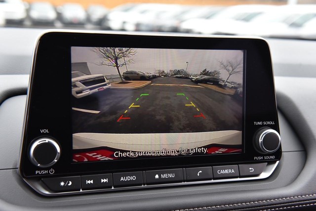 Nissan Rogue Vehicle Image 13