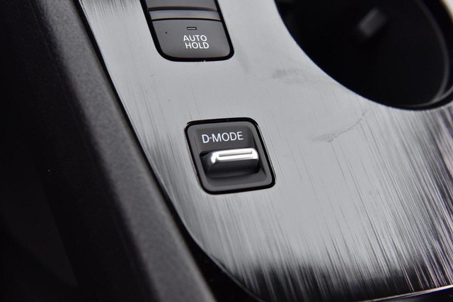 Nissan Rogue Vehicle Image 17