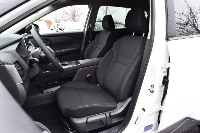 Nissan Rogue Vehicle Image 19