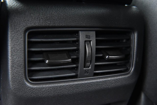 Nissan Rogue Vehicle Image 22