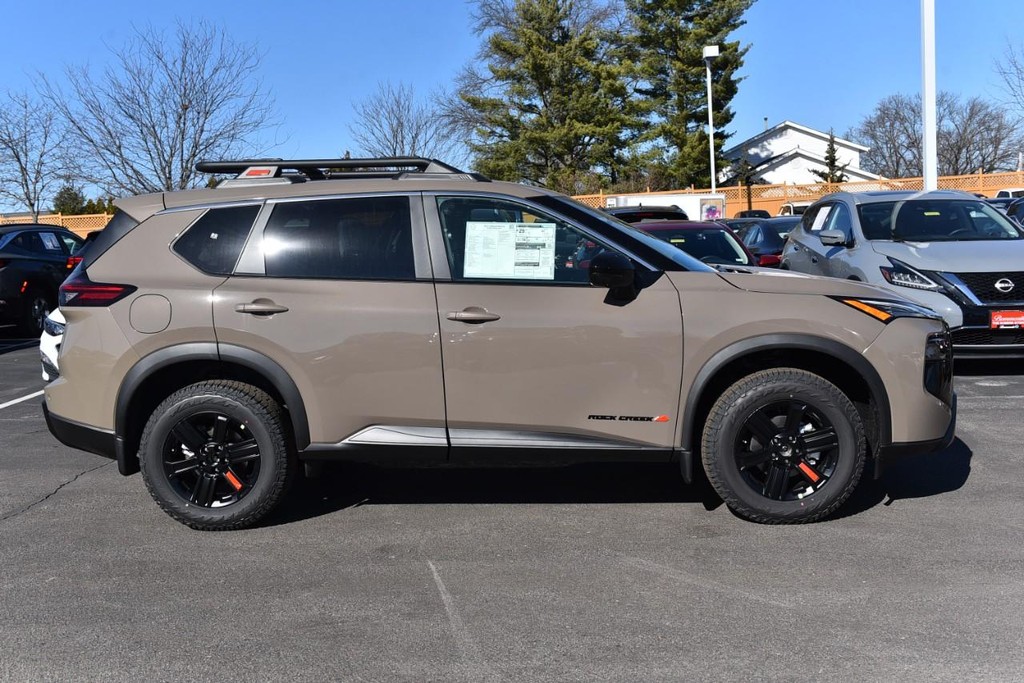 Nissan Rogue Vehicle Image 05