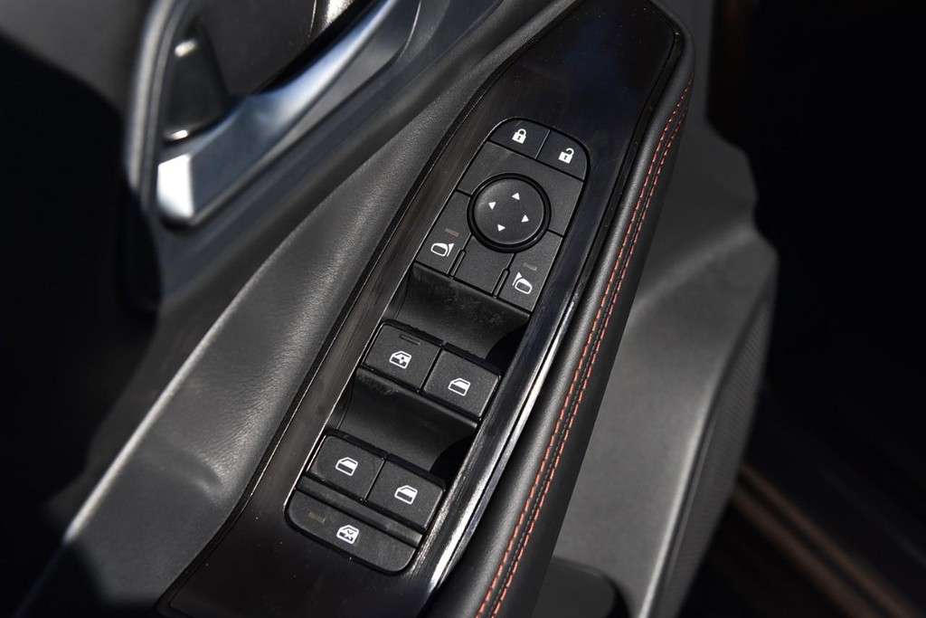 Nissan Rogue Vehicle Image 09