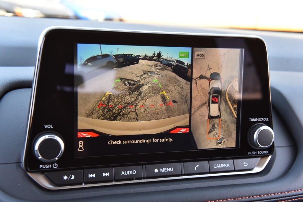 Nissan Rogue Vehicle Image 14