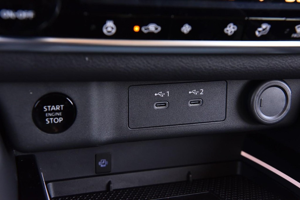 Nissan Rogue Vehicle Image 20