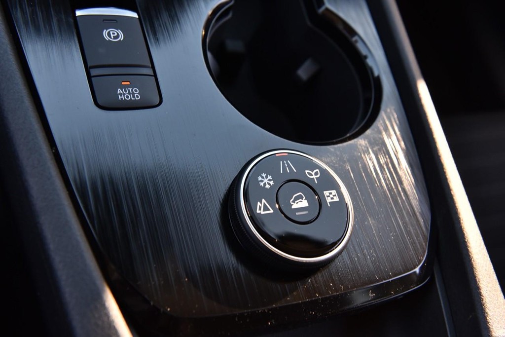 Nissan Rogue Vehicle Image 21