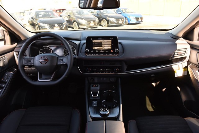 Nissan Rogue Vehicle Image 08