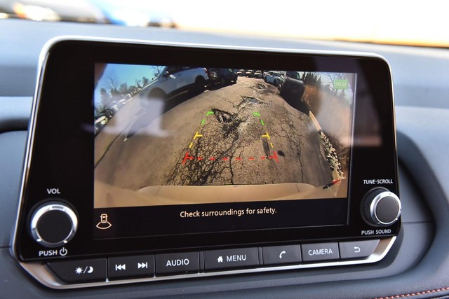 Nissan Rogue Vehicle Image 16