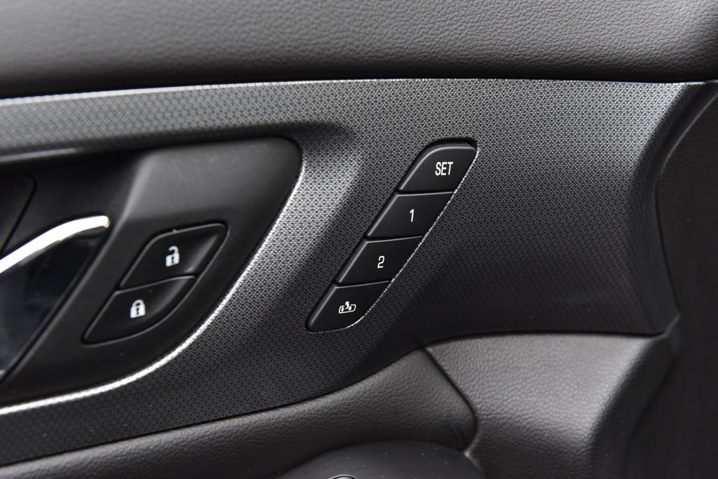 Chevrolet Traverse Vehicle Full-screen Gallery Image 12