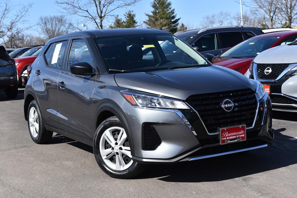 Nissan Kicks Vehicle Image 02