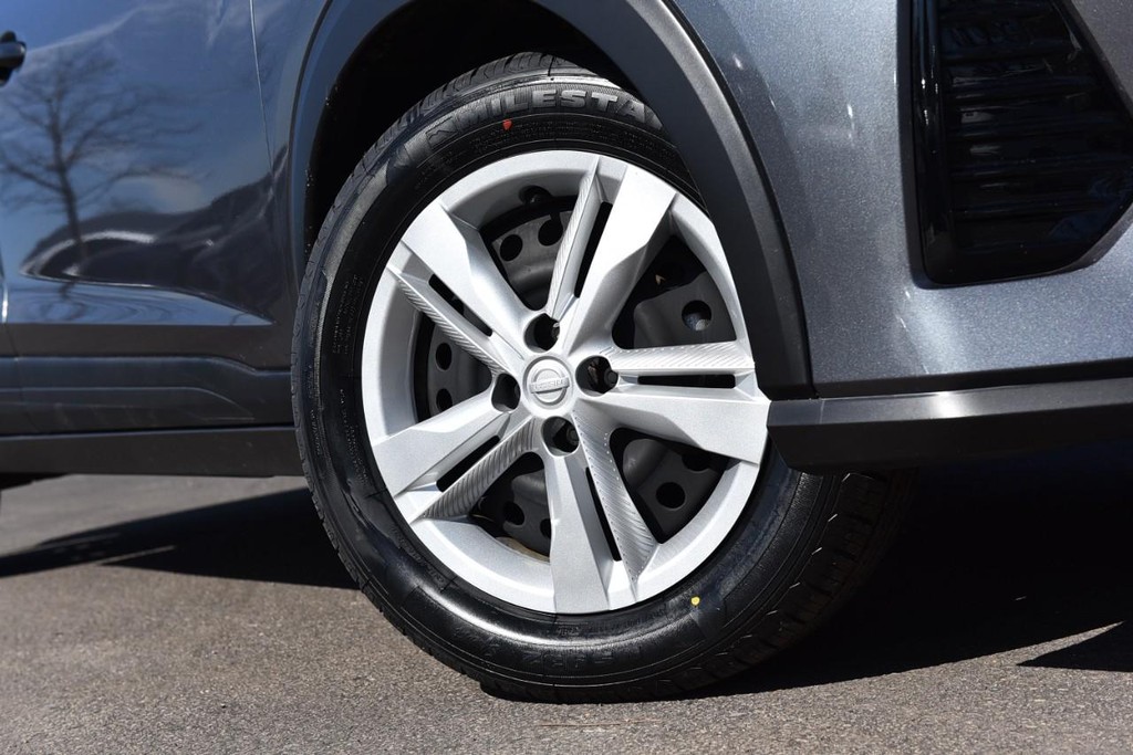 Nissan Kicks Vehicle Image 03