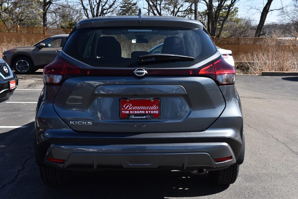 Nissan Kicks Vehicle Image 06