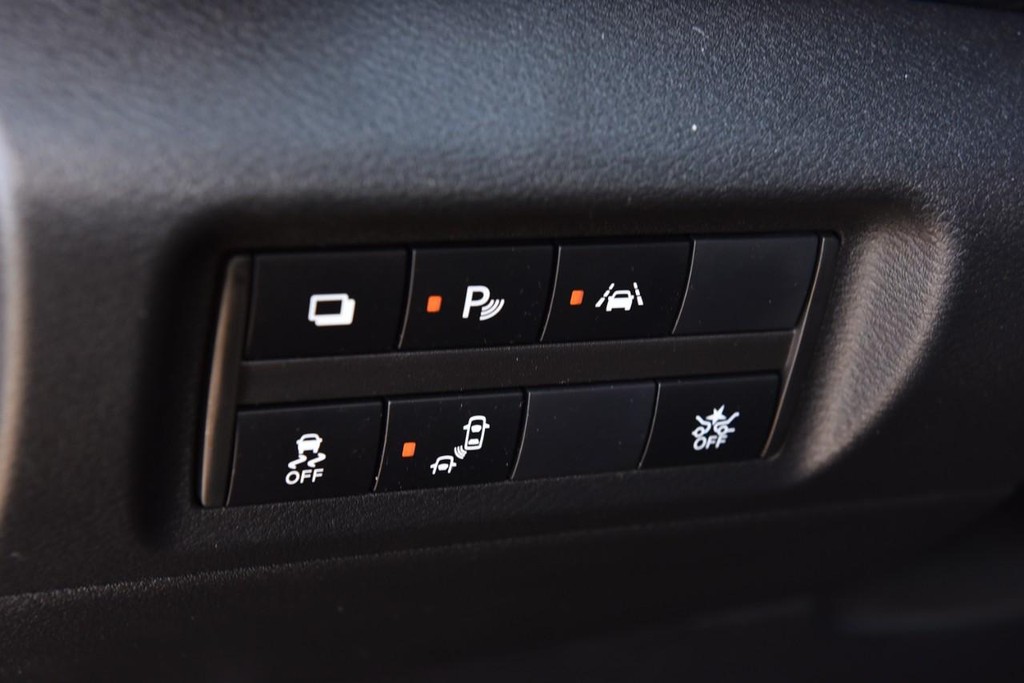 Nissan Kicks Vehicle Image 11