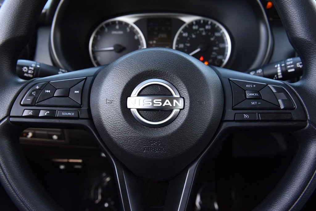 Nissan Kicks Vehicle Image 18