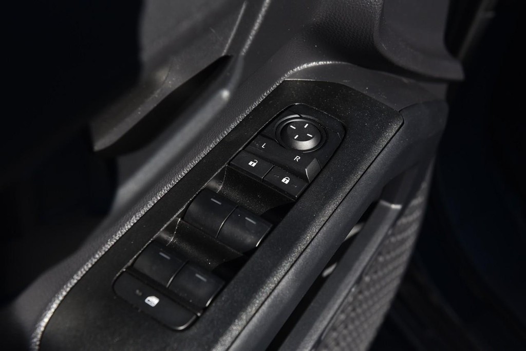 Toyota 4Runner Vehicle Image 09