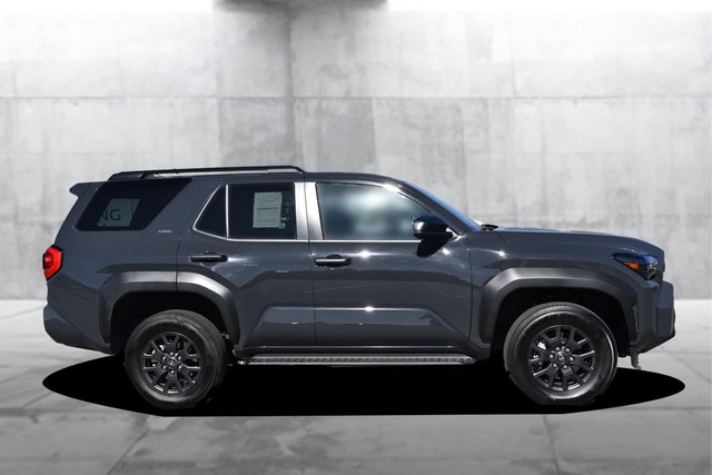 Toyota 4Runner Vehicle Full-screen Gallery Image 5