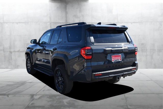 Toyota 4Runner Vehicle Full-screen Gallery Image 7