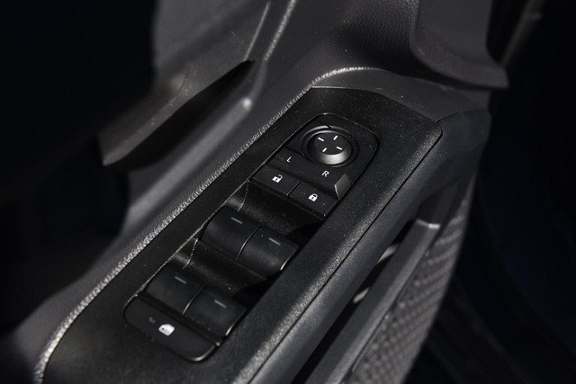 Toyota 4Runner Vehicle Full-screen Gallery Image 9