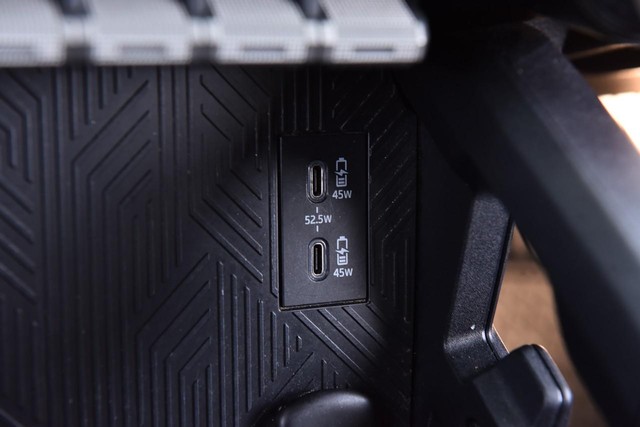 Toyota 4Runner Vehicle Full-screen Gallery Image 16