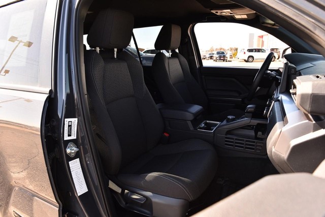 Toyota 4Runner Vehicle Full-screen Gallery Image 21