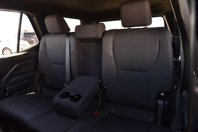 Toyota 4Runner Vehicle Full-screen Gallery Image 22