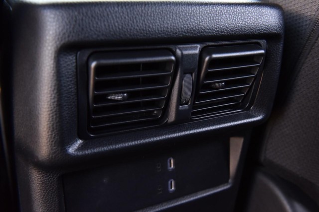 Toyota 4Runner Vehicle Full-screen Gallery Image 24