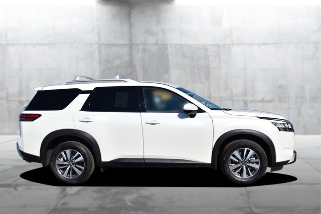 Nissan Pathfinder Vehicle Image 05