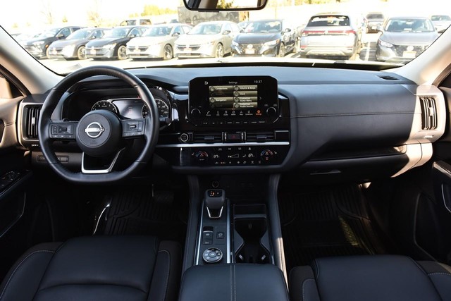 Nissan Pathfinder Vehicle Image 08