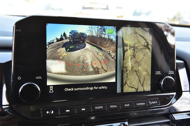 Nissan Pathfinder Vehicle Image 14