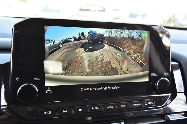 Nissan Pathfinder Vehicle Image 15