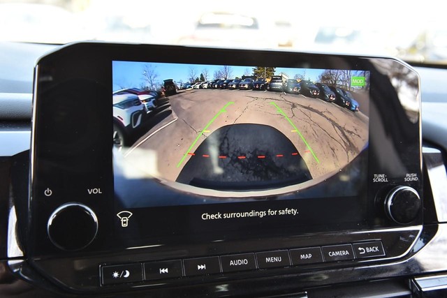 Nissan Pathfinder Vehicle Image 16