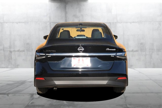 Nissan Sentra Vehicle Image 06