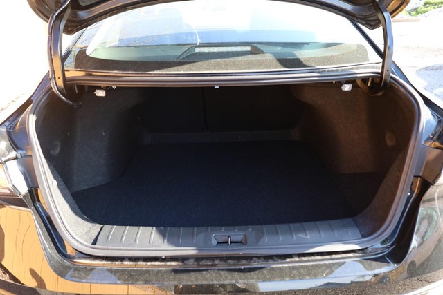 Nissan Sentra Vehicle Image 07