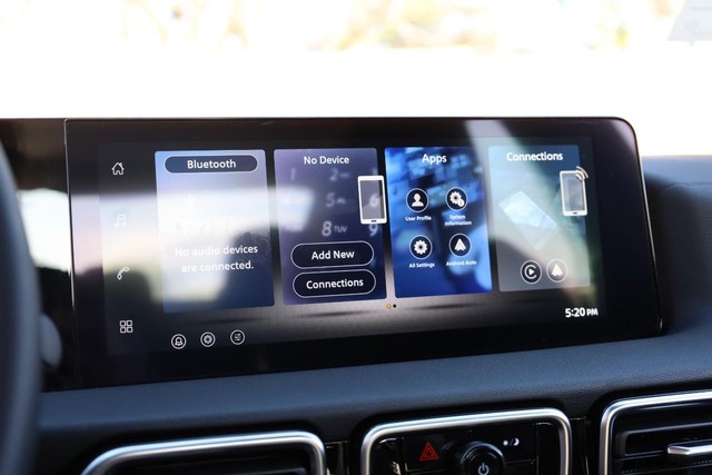 Nissan Sentra Vehicle Image 11