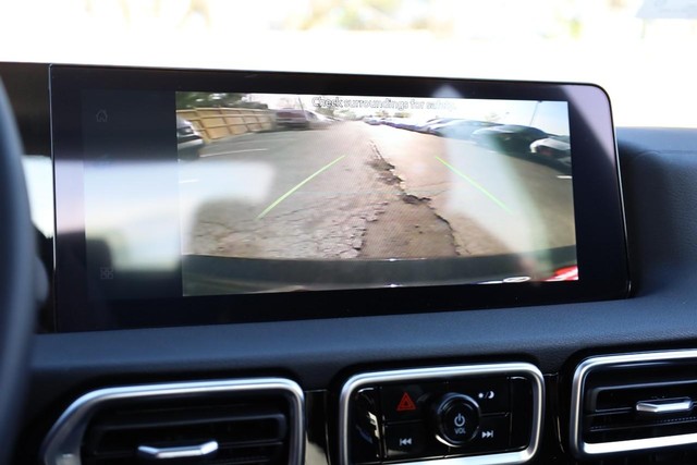 Nissan Sentra Vehicle Image 12