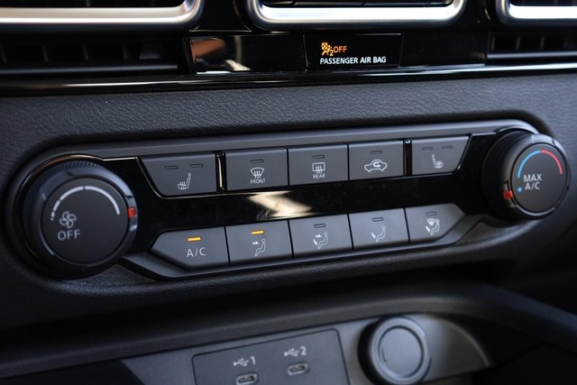 Nissan Sentra Vehicle Image 14