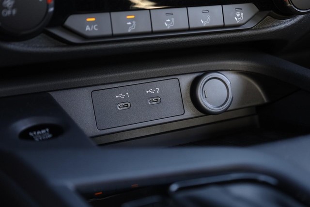 Nissan Sentra Vehicle Image 15