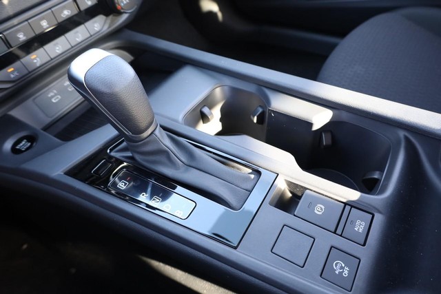 Nissan Sentra Vehicle Image 16